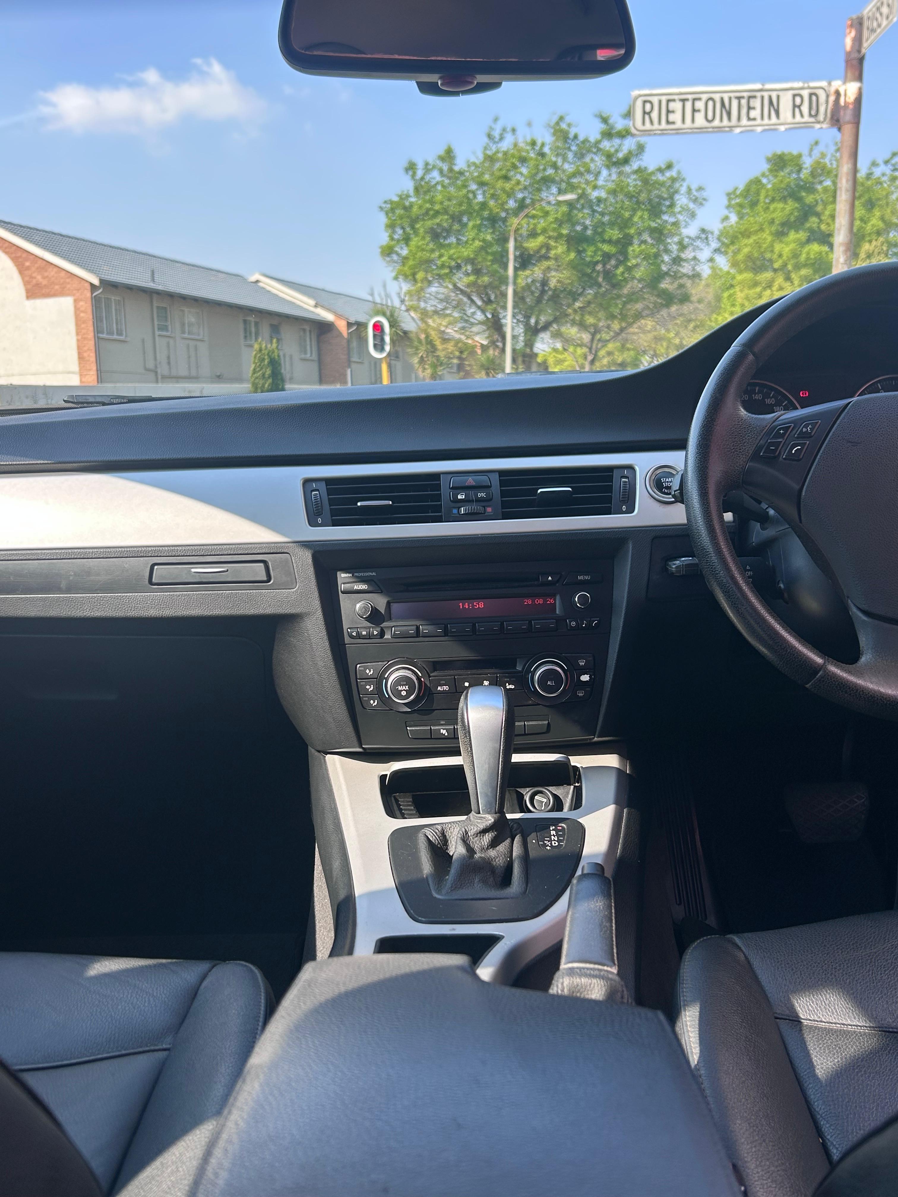 2010 Bmw 320i A/T  thumbnail