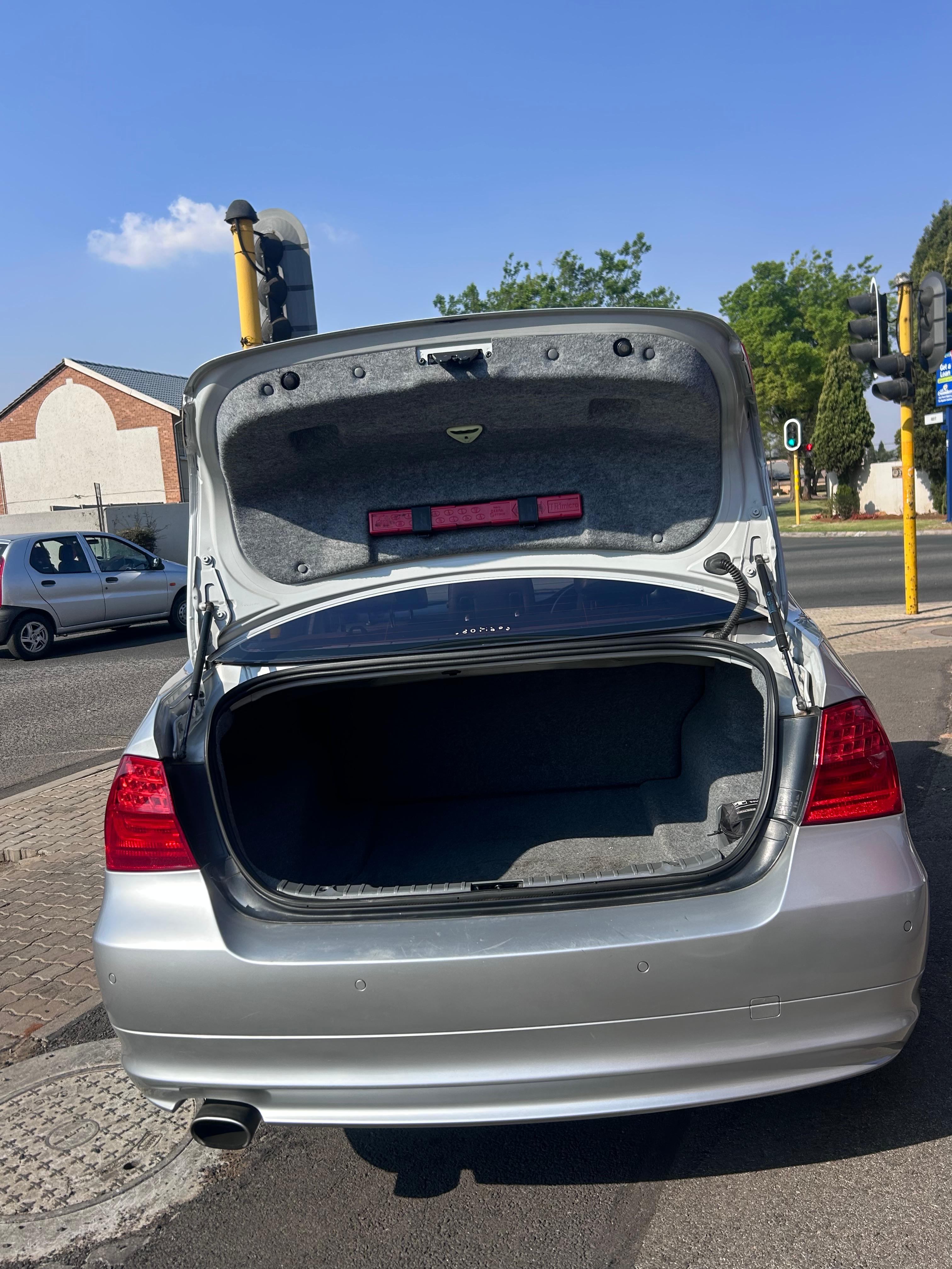 2010 Bmw 320i A/T  thumbnail