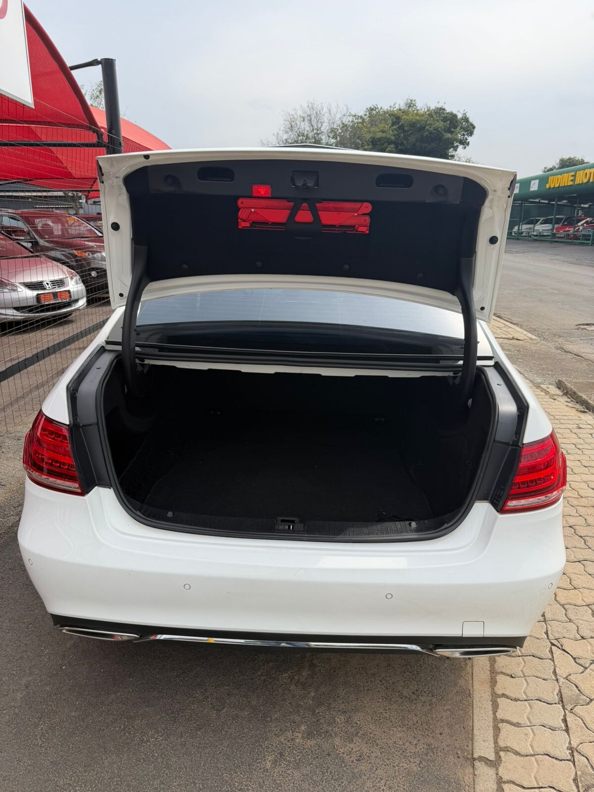 2014 Mercedes-benz E200 CGI A/T thumbnail