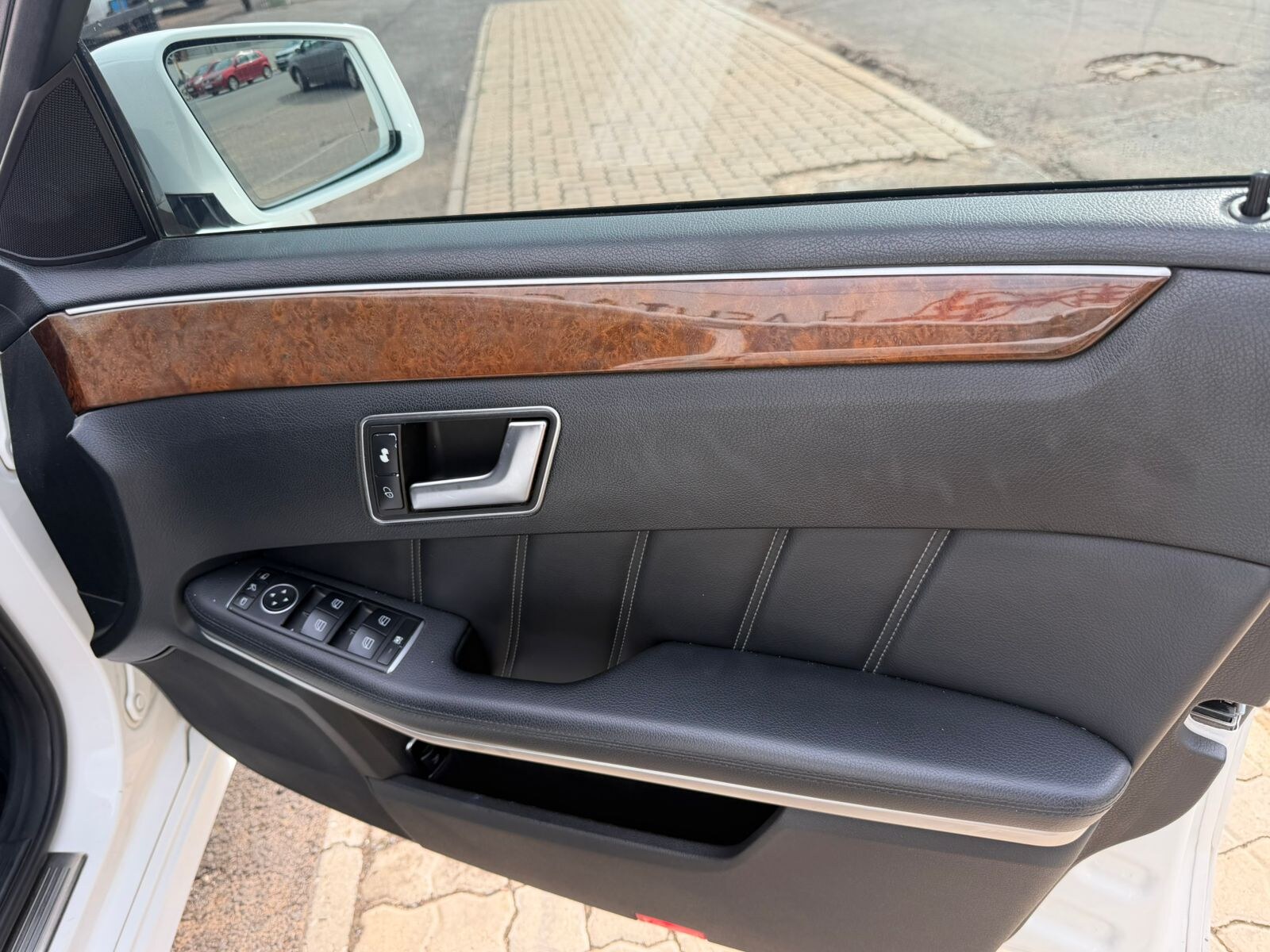 2014 Mercedes-benz E200 CGI A/T thumbnail