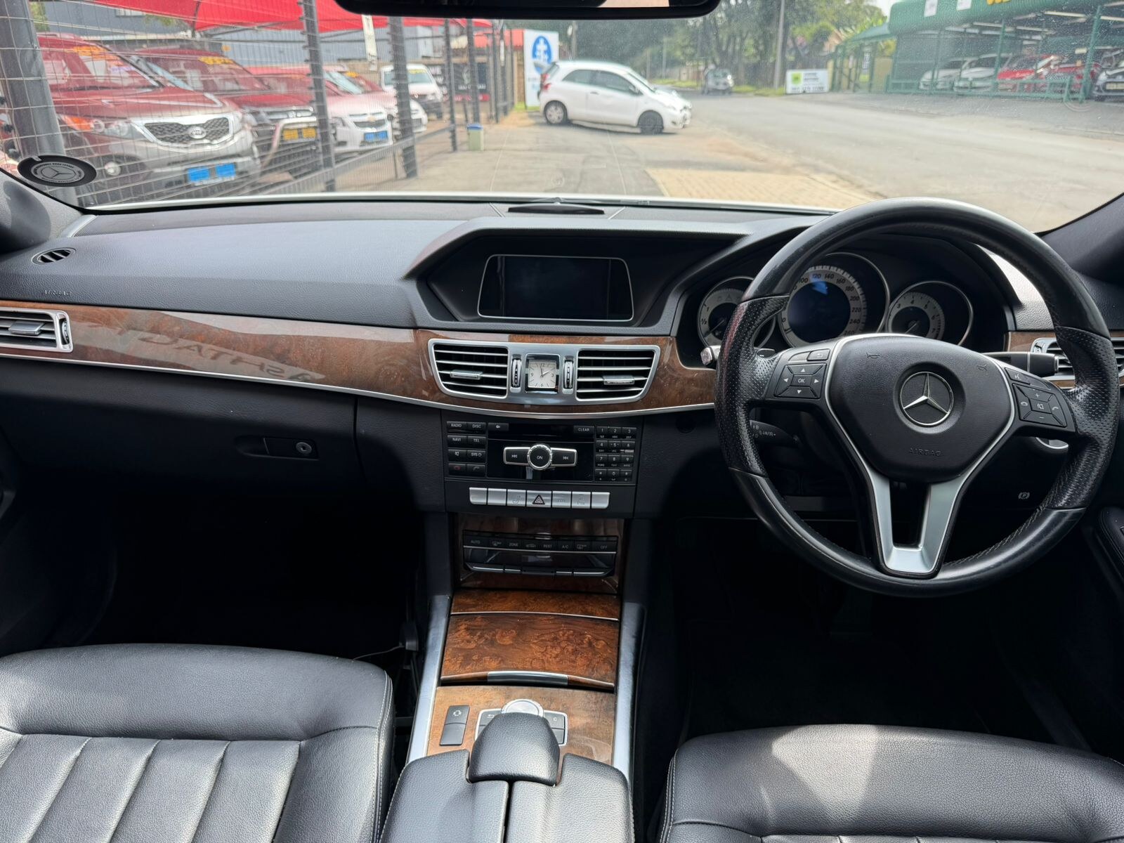 2014 Mercedes-benz E200 CGI A/T thumbnail